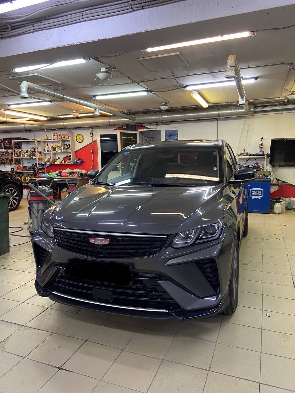 Установка обогрева передних сидений и боковых зеркал на Geely Coolray 