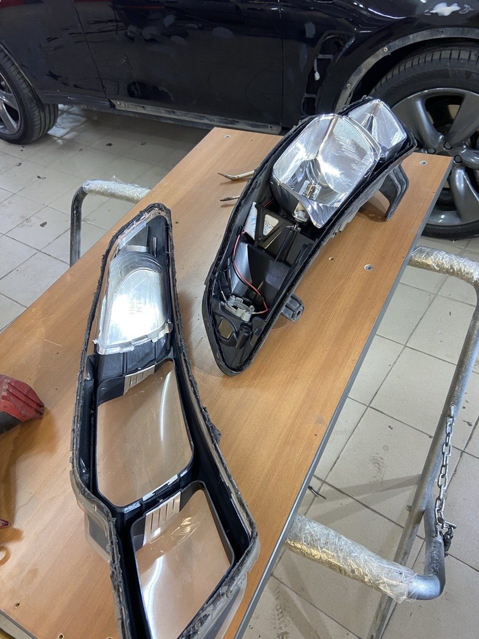 Замена стекол и оклейка фар KIA Cerato защитной полиуретановой пленкой