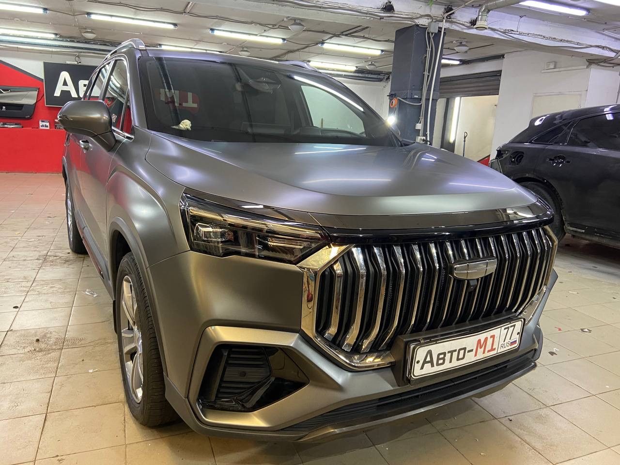 Антихром  и тонирование задних фонарей Geely Okavango 