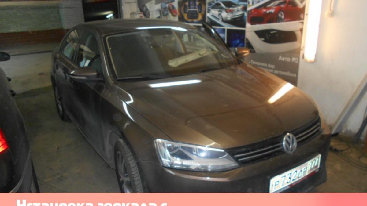 Установка зеркала с видеорегистратором и камерой заднего вида Volkswagen Passat