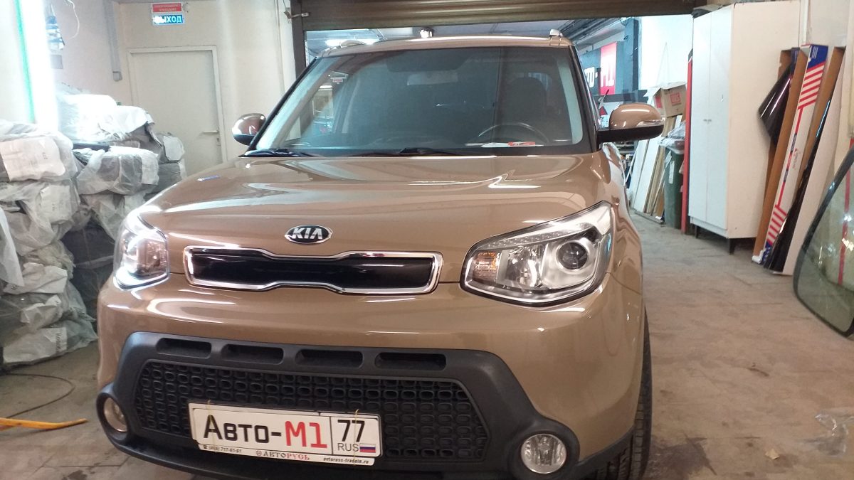 Оклейка крыши в черный винил на Kia Soul