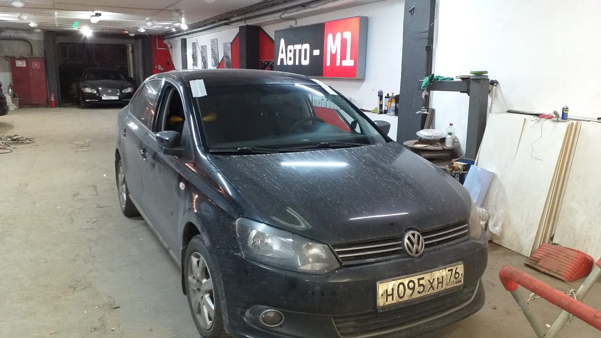 Замена лобового стекла на Volkswagen Polo