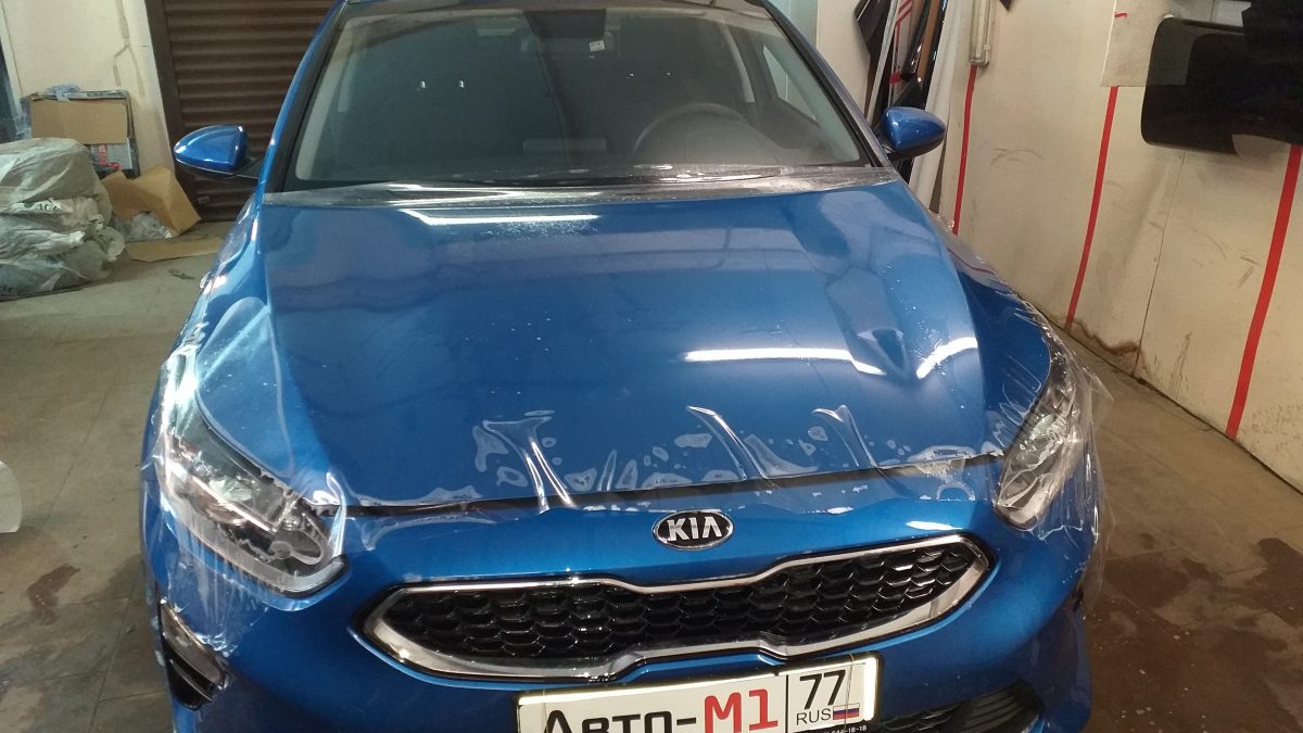 Антигравийная защита фар и капота на KIA Ceed