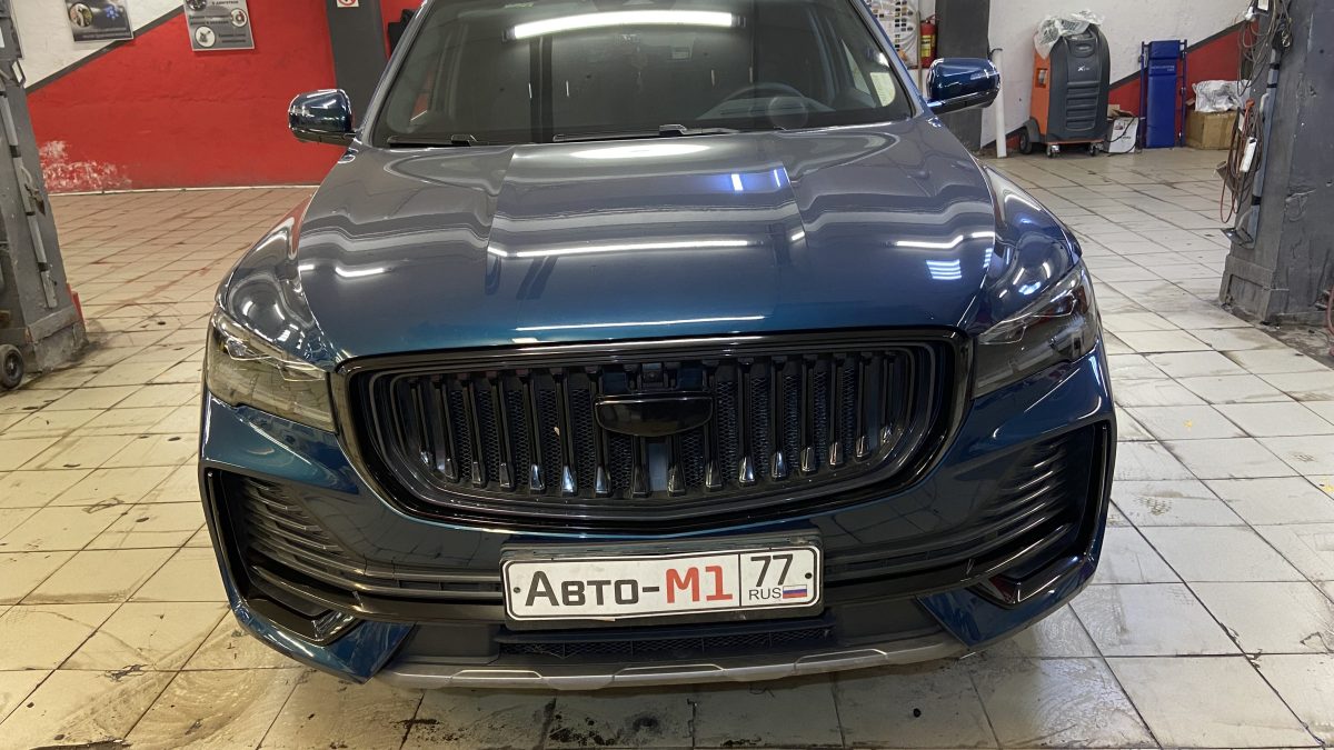 Антихром и подсветка салона на Geely Monjaro