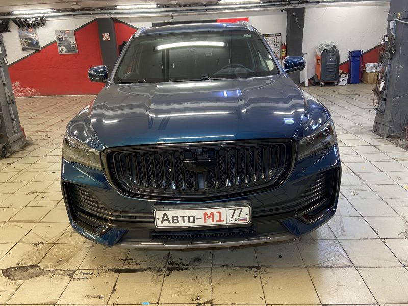 Антихром и подсветка салона на Geely Monjaro