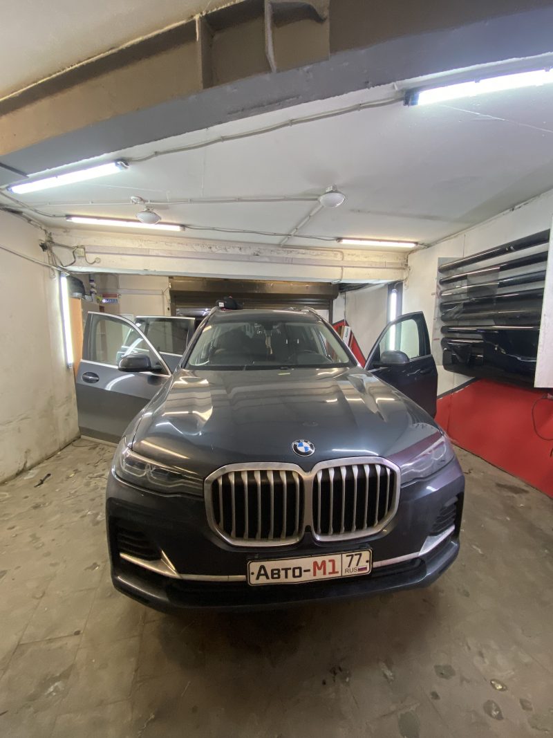 Установка омывателя камеры заднего вида на BMW X7
