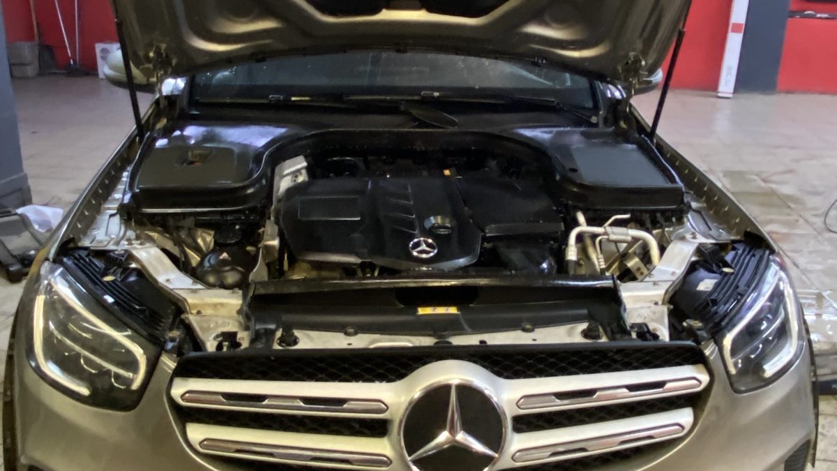 Мойка двигателя паром и чистка радиаторов Mercedes-Benz GLC