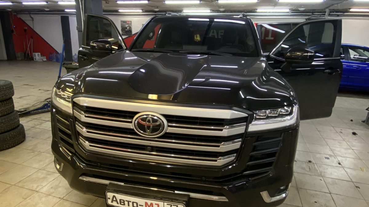 Установка Ambient подсветки салона на Toyota Land Cruiser 300