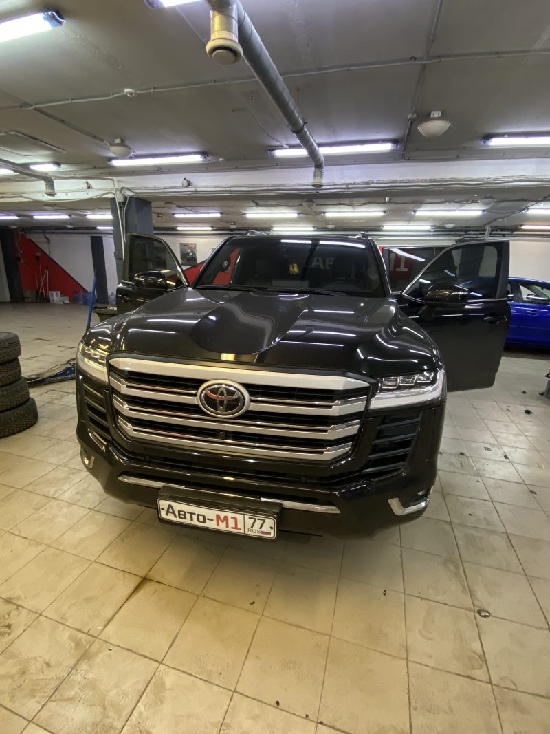 Установка Ambient подсветки салона на Toyota Land Cruiser 300