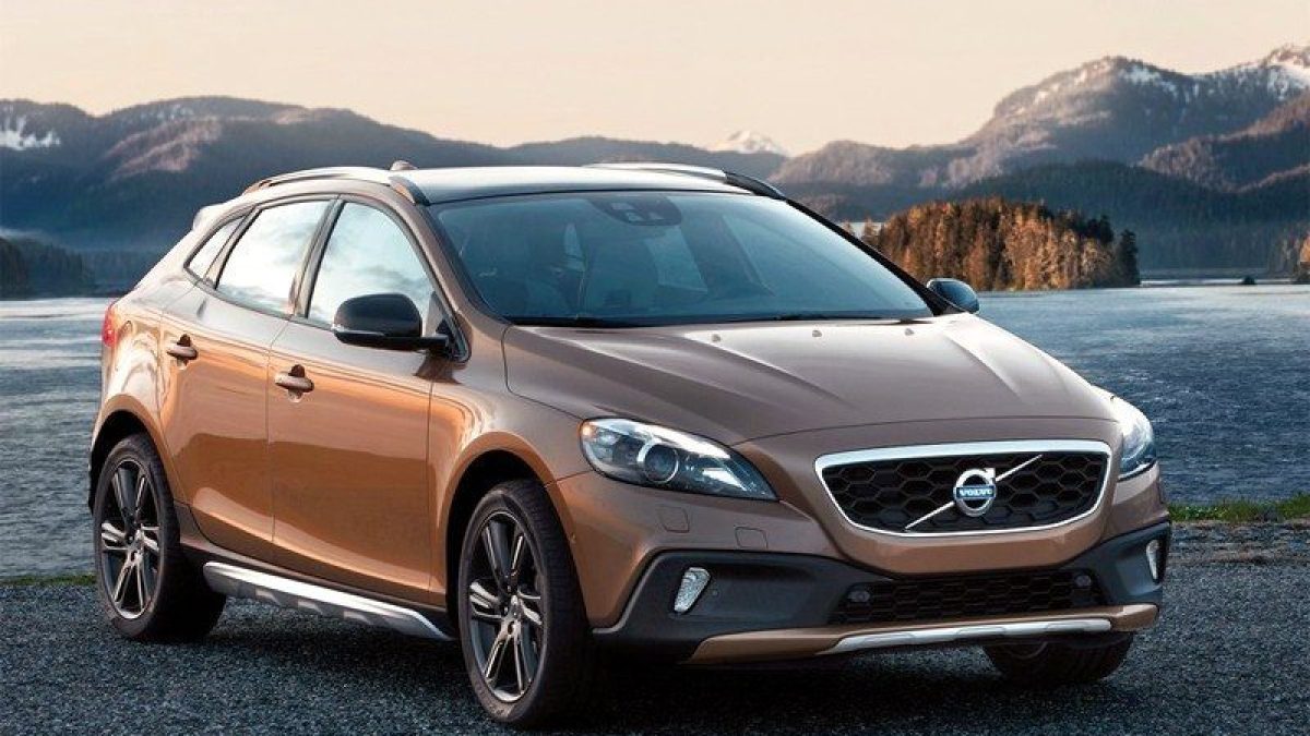 Оклейка винилом крыши на Volvo 40