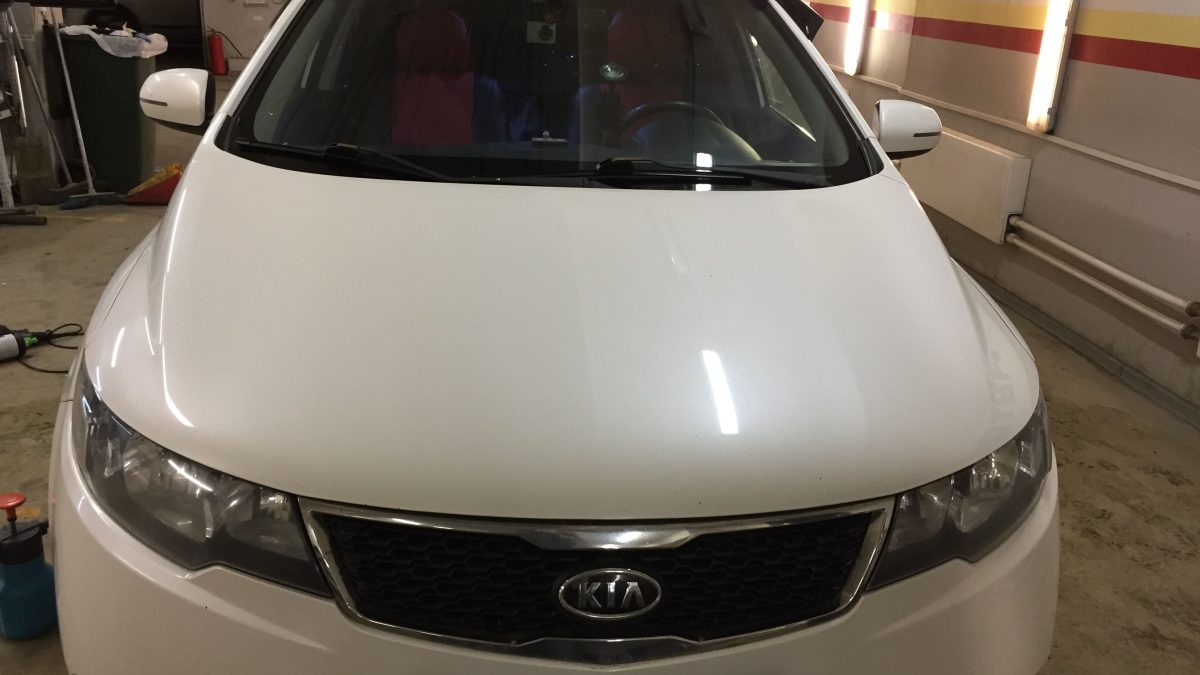 Kia Cerato оклейка крыши в черный глянец