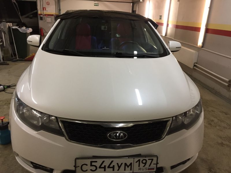 Kia Cerato оклейка крыши в черный глянец