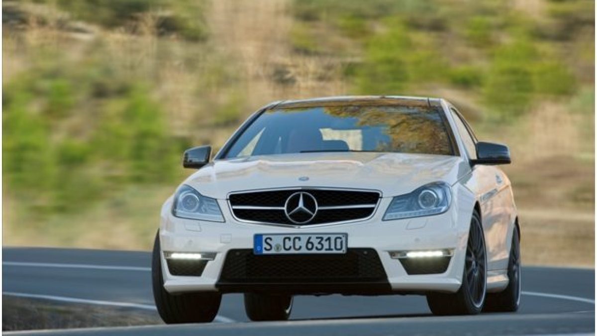 Шумоизоляция полки на Mercedes-Benz C-klasse AMG