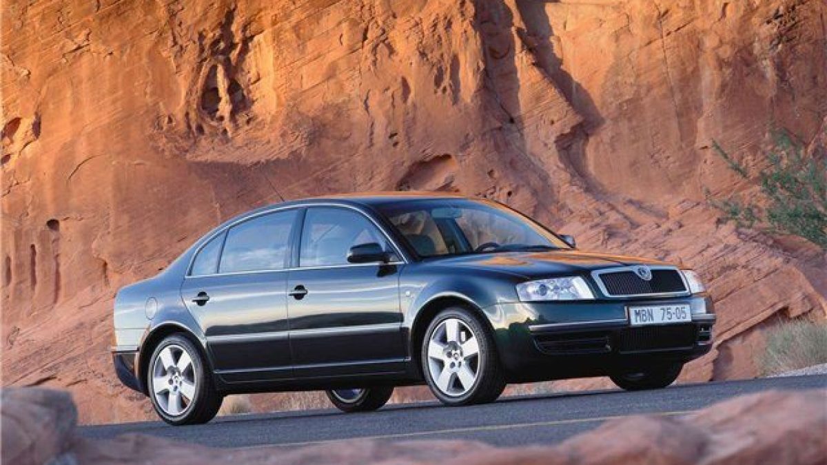 Снятие и установка парктроника в задний бампер на Skoda Super B