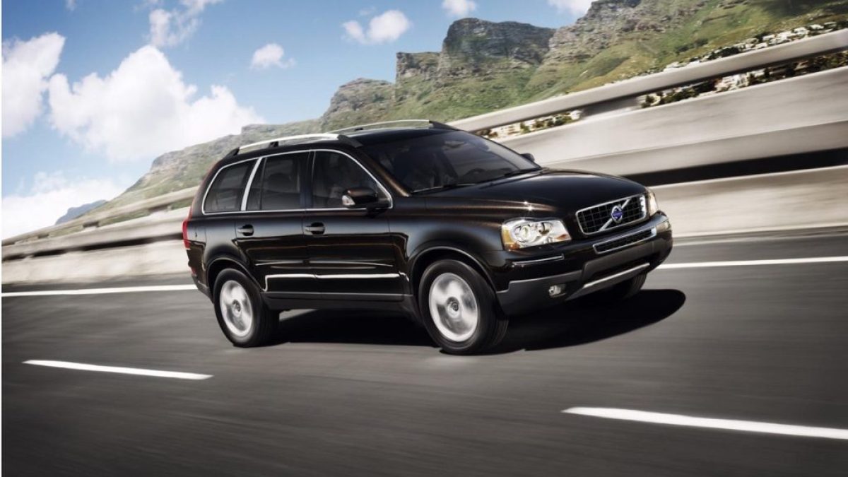 Установка видеорегистратора с двумя камерами на Volvo XC90