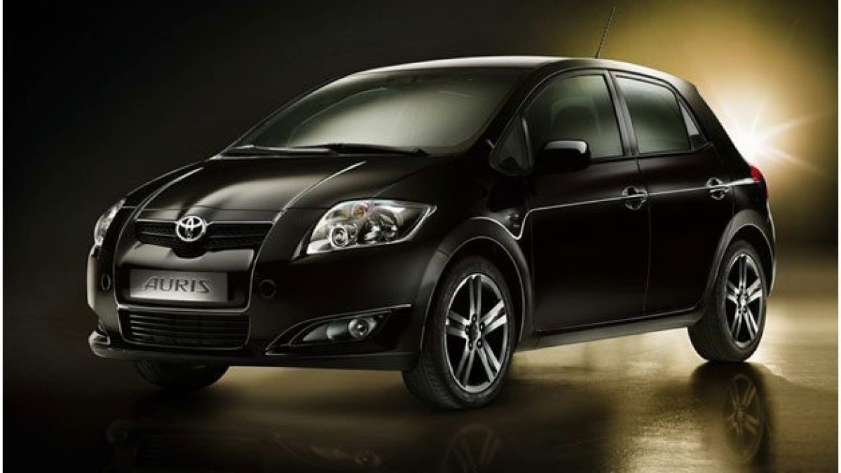 Установка ходовых огней на Toyota Auris