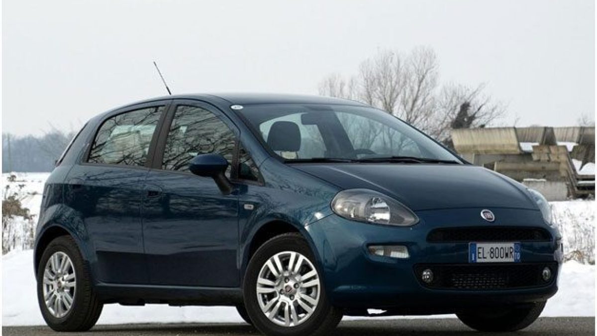 Установка камеры заднего вида на Fiat Punto