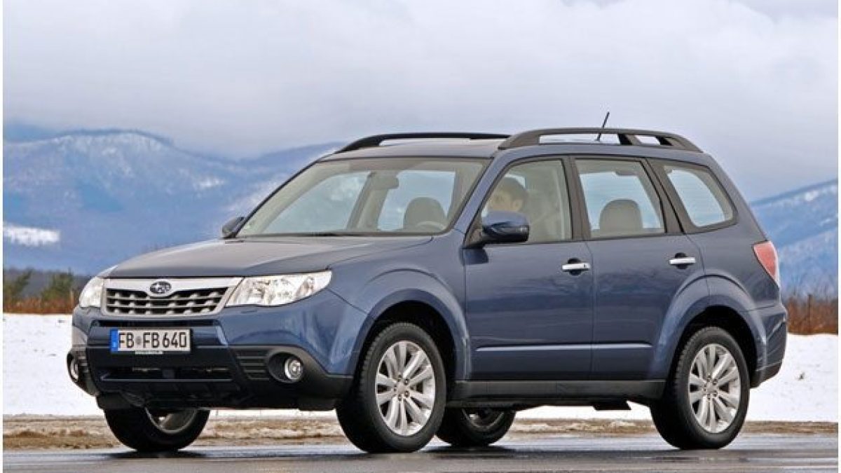 Установка мультимедии и камеры заднего вида на Subaru Forester
