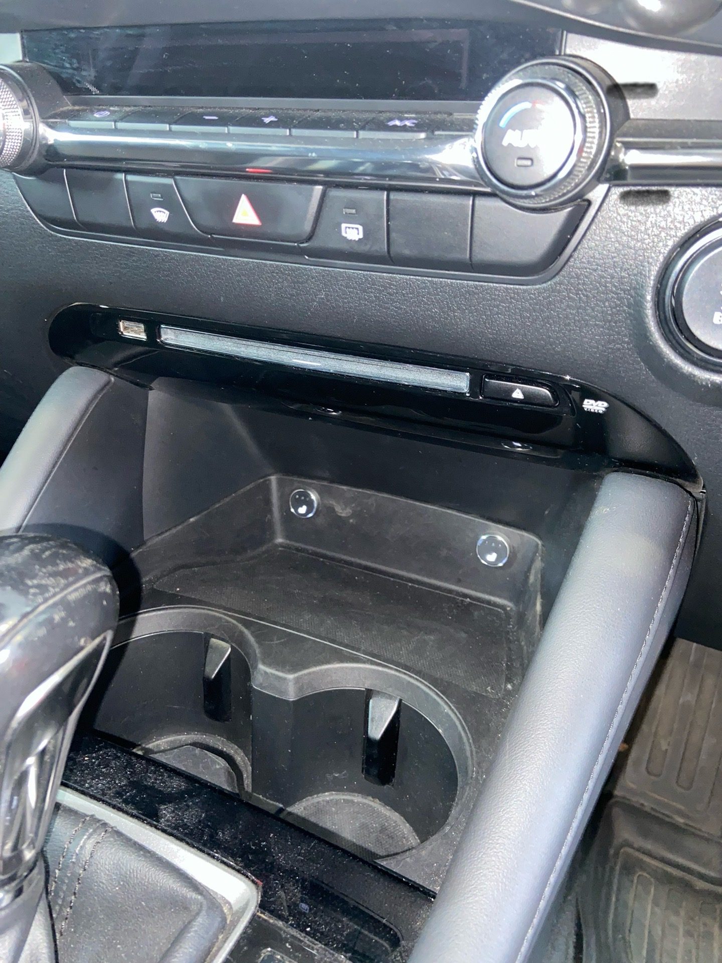 Установка обогрева передних сидений на Mazda 3