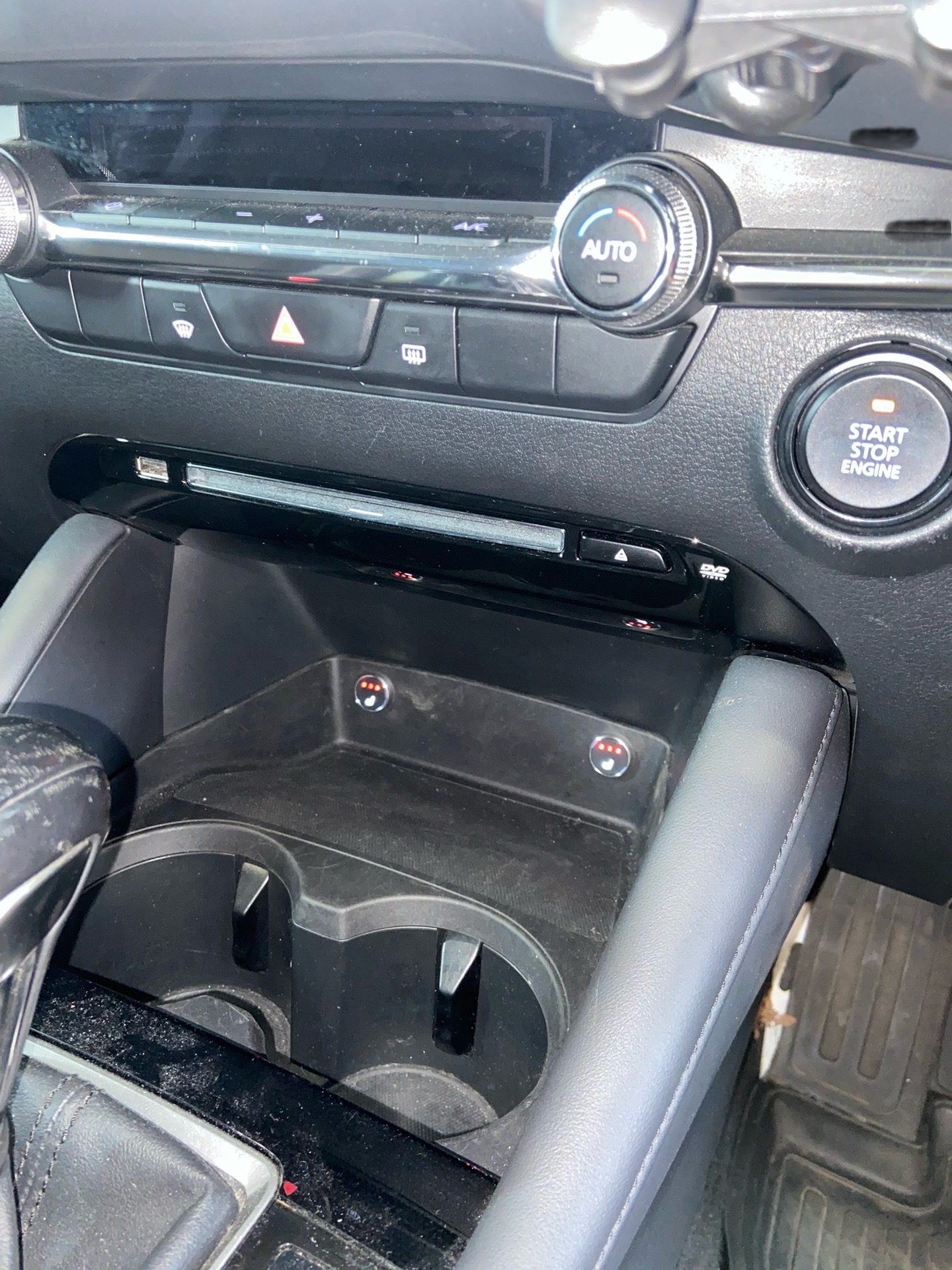 Установка обогрева передних сидений на Mazda 3