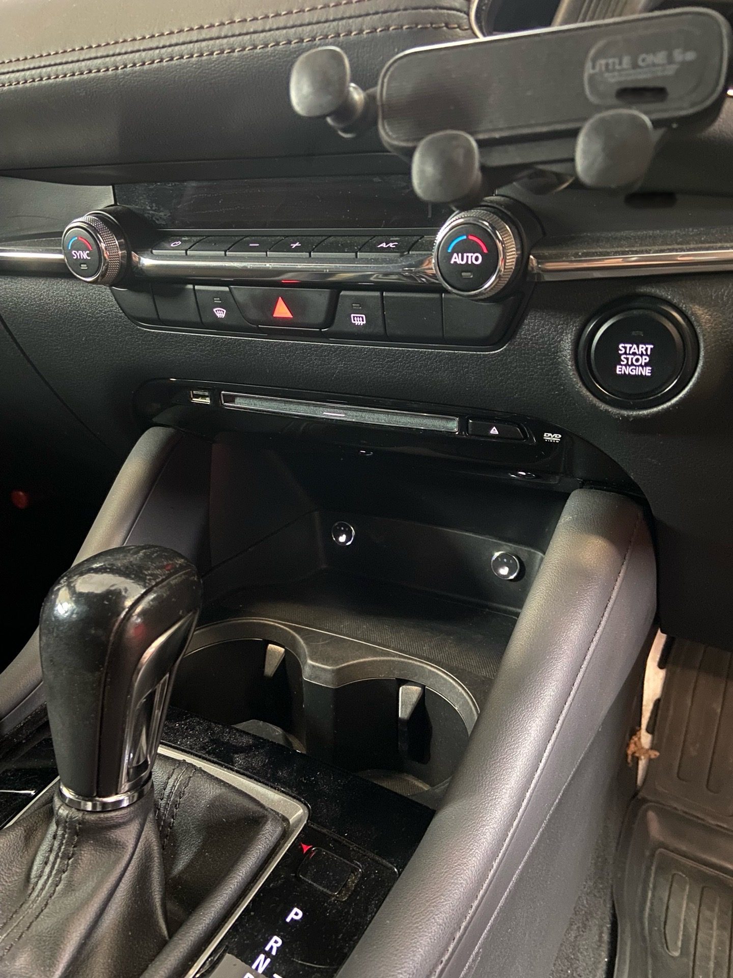 Установка обогрева передних сидений на Mazda 3