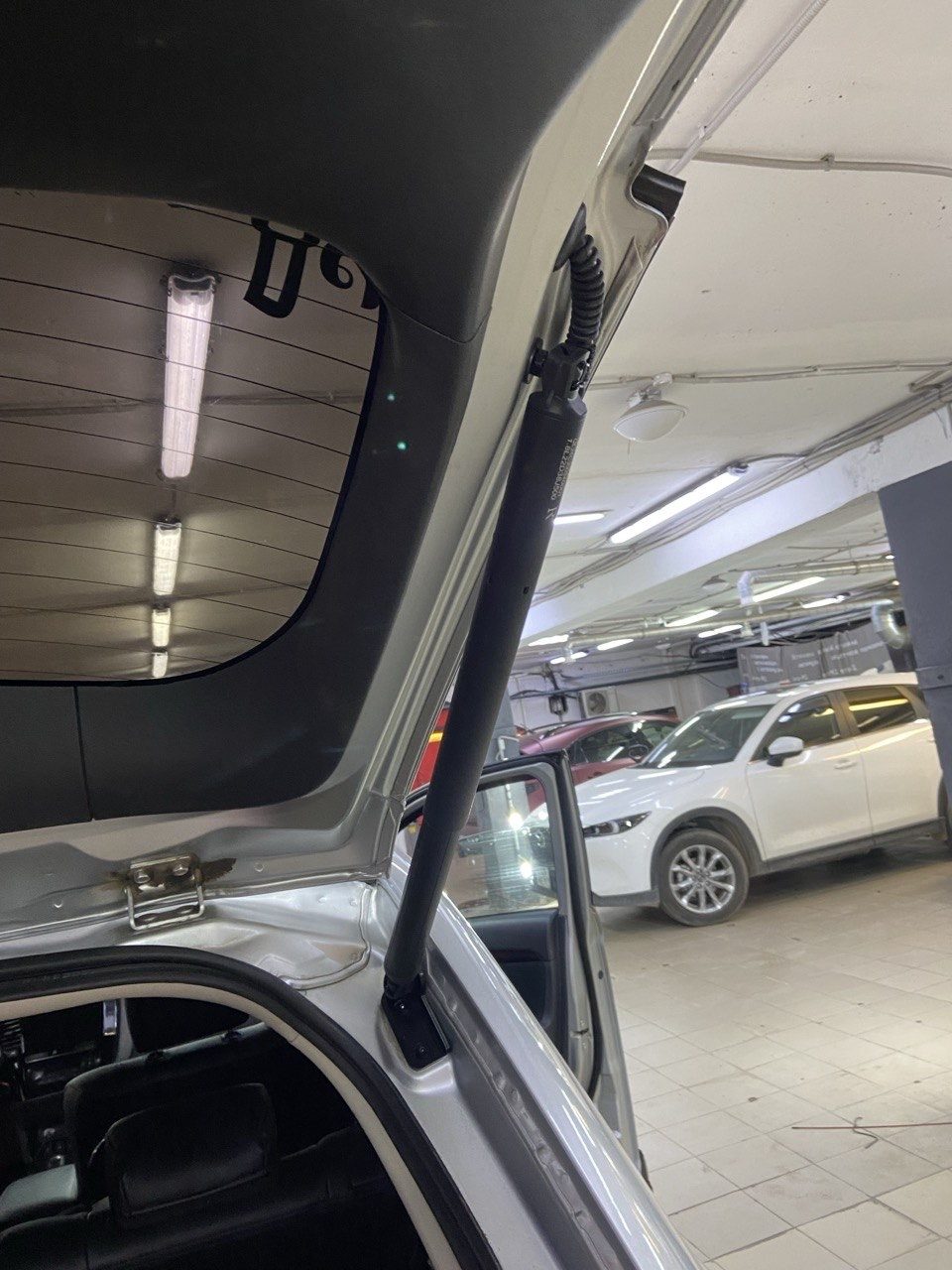 Установка электропривода багажника на Mitsubishi Outlander